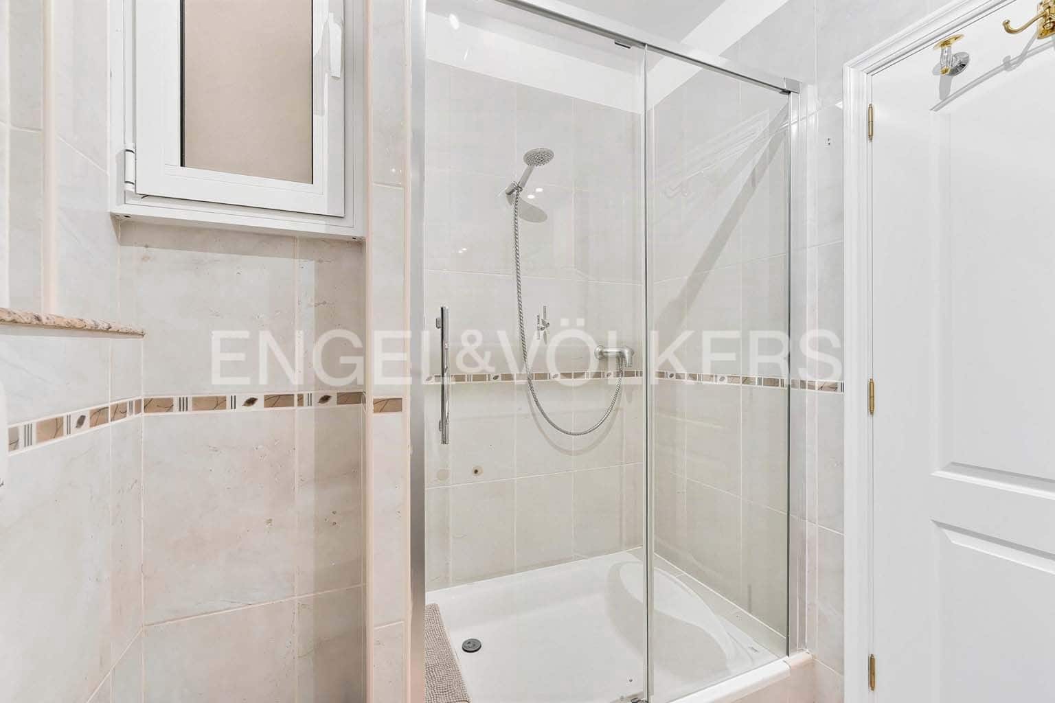 Apartamento de 3 habitaciones en Los Cristianos en venta con piscina - 750.000 € (Ref: 10095470)