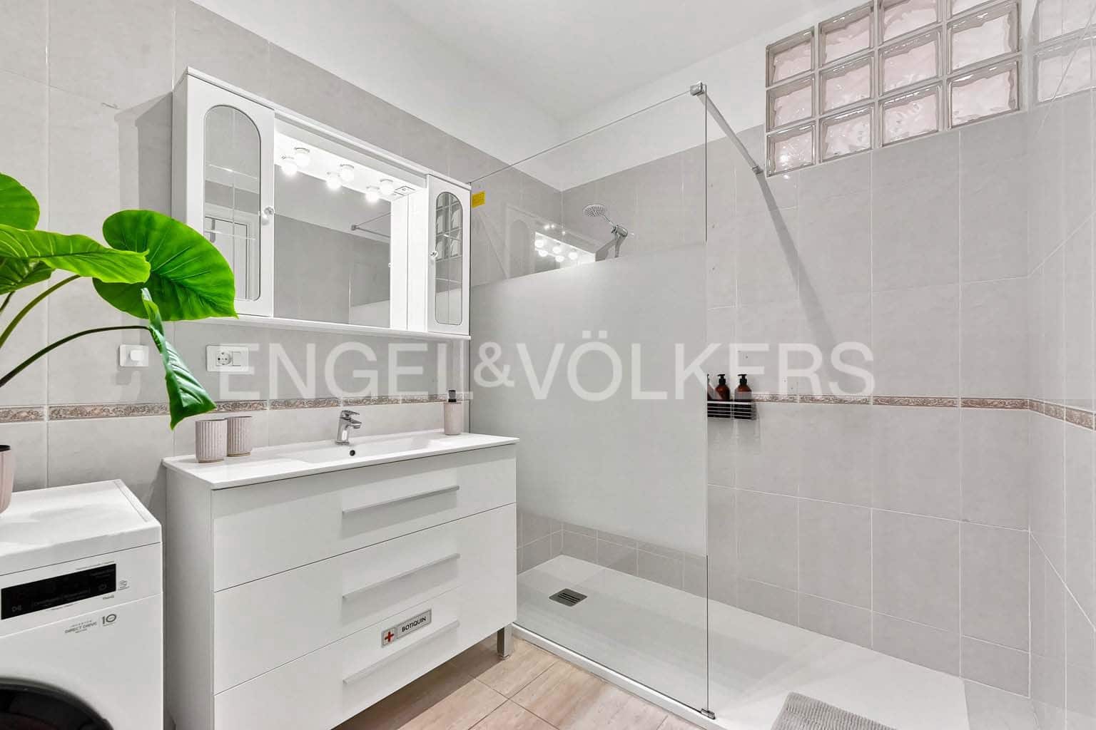 Apartamento de 3 habitaciones en Los Cristianos en venta con piscina - 750.000 € (Ref: 10095470)
