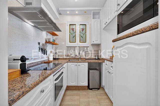 Apartamento de 3 habitaciones en Los Cristianos, Arona en venta con piscina - 750.000 € (Ref: 10095470)
