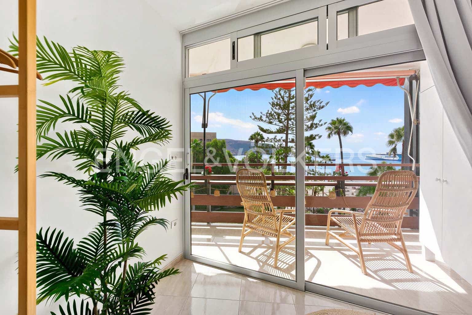 Apartamento de 3 habitaciones en Los Cristianos en venta con piscina - 750.000 € (Ref: 10095470)