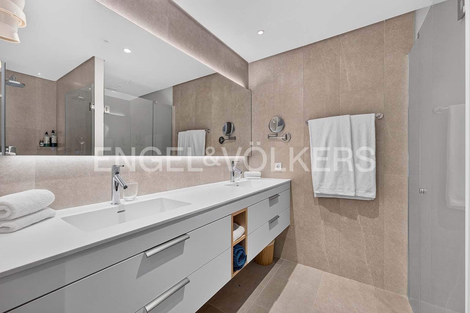 2 quarto Apartamento para venda em Guia de Isora com piscina garagem - 1 150 000 € (Ref: 10113290)