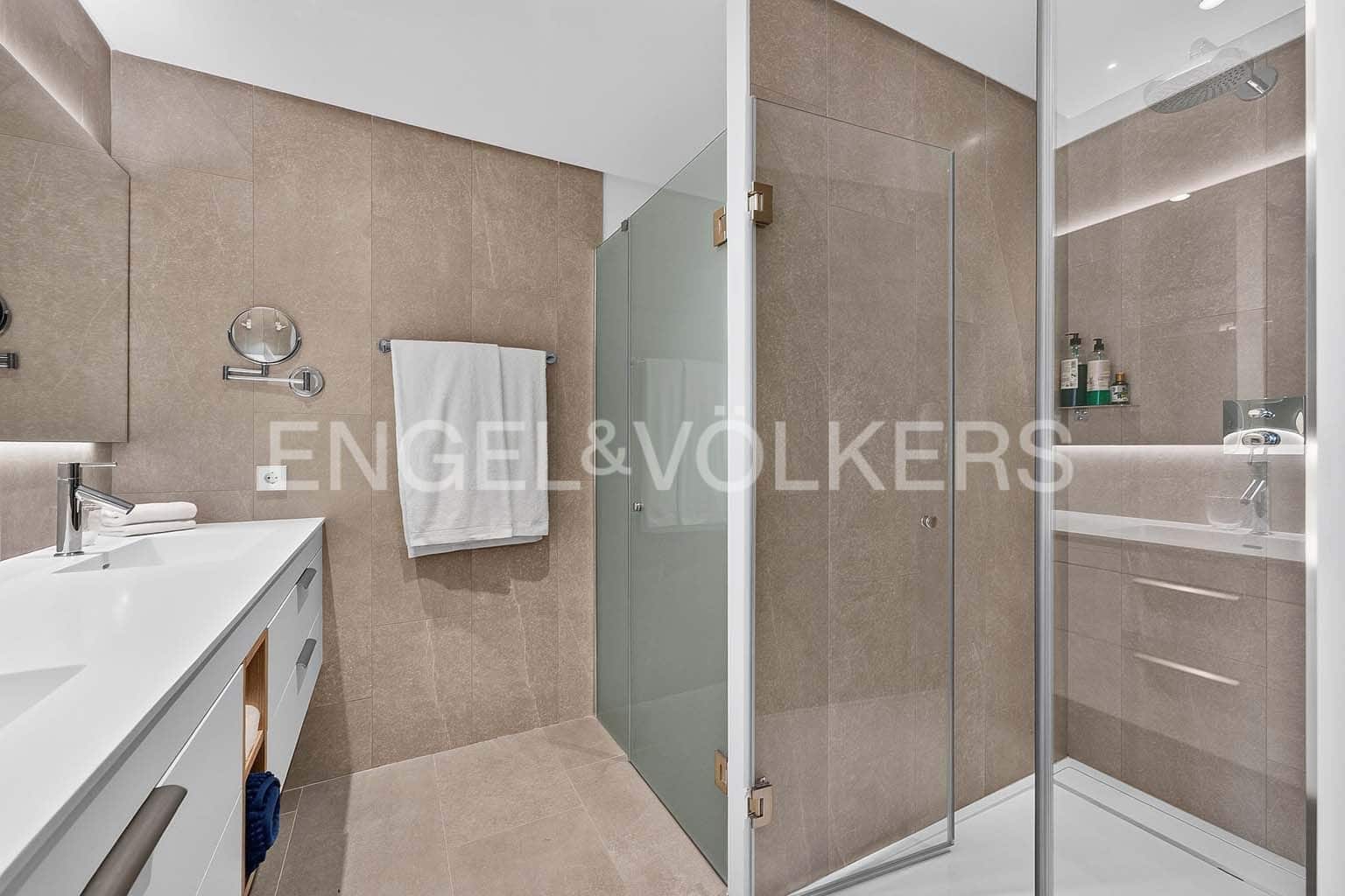 2 quarto Apartamento para venda em Guia de Isora com piscina garagem - 1 150 000 € (Ref: 10113290)