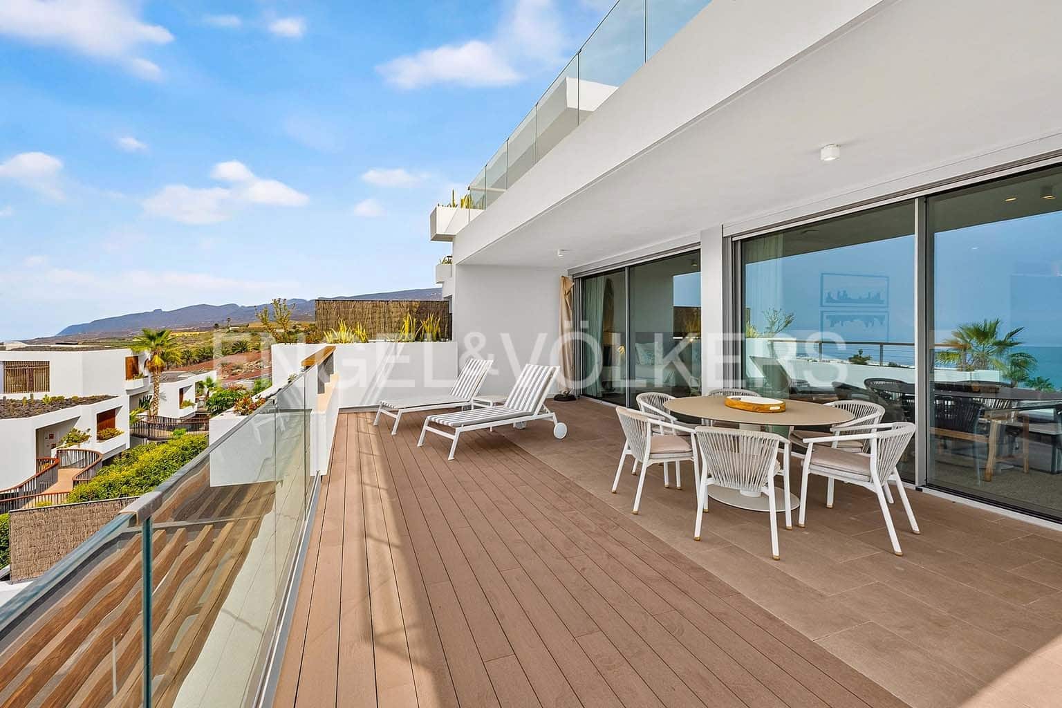 2 quarto Apartamento para venda em Guia de Isora com piscina garagem - 1 150 000 € (Ref: 10113290)