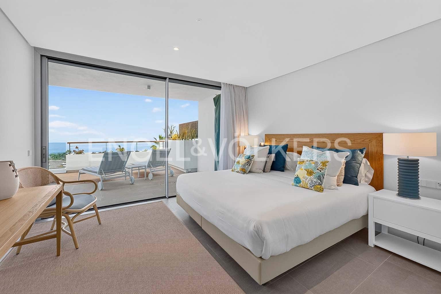 2 quarto Apartamento para venda em Guia de Isora com piscina garagem - 1 150 000 € (Ref: 10113290)