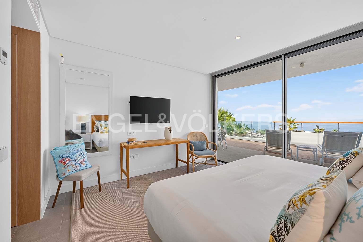 2 quarto Apartamento para venda em Guia de Isora com piscina garagem - 1 150 000 € (Ref: 10113290)