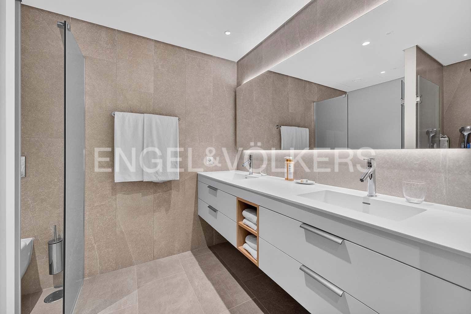 2 quarto Apartamento para venda em Guia de Isora com piscina garagem - 1 150 000 € (Ref: 10113290)
