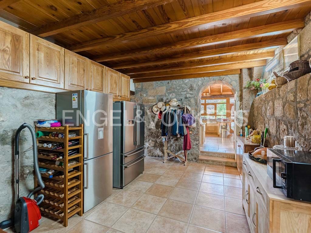 3 bedroom Villa for sale in Arona with pool garage - € 2,800,000 (Ref: 10113292)