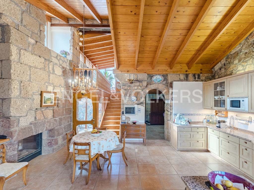 3 bedroom Villa for sale in Arona with pool garage - € 2,800,000 (Ref: 10113292)