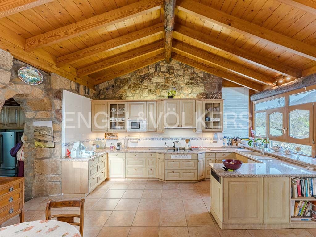 3 bedroom Villa for sale in Arona with pool garage - € 2,800,000 (Ref: 10113292)
