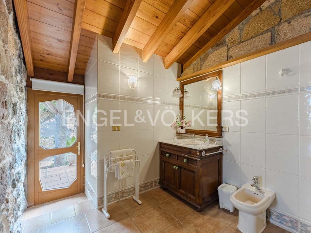3 bedroom Villa for sale in Arona with pool garage - € 2,800,000 (Ref: 10113292)
