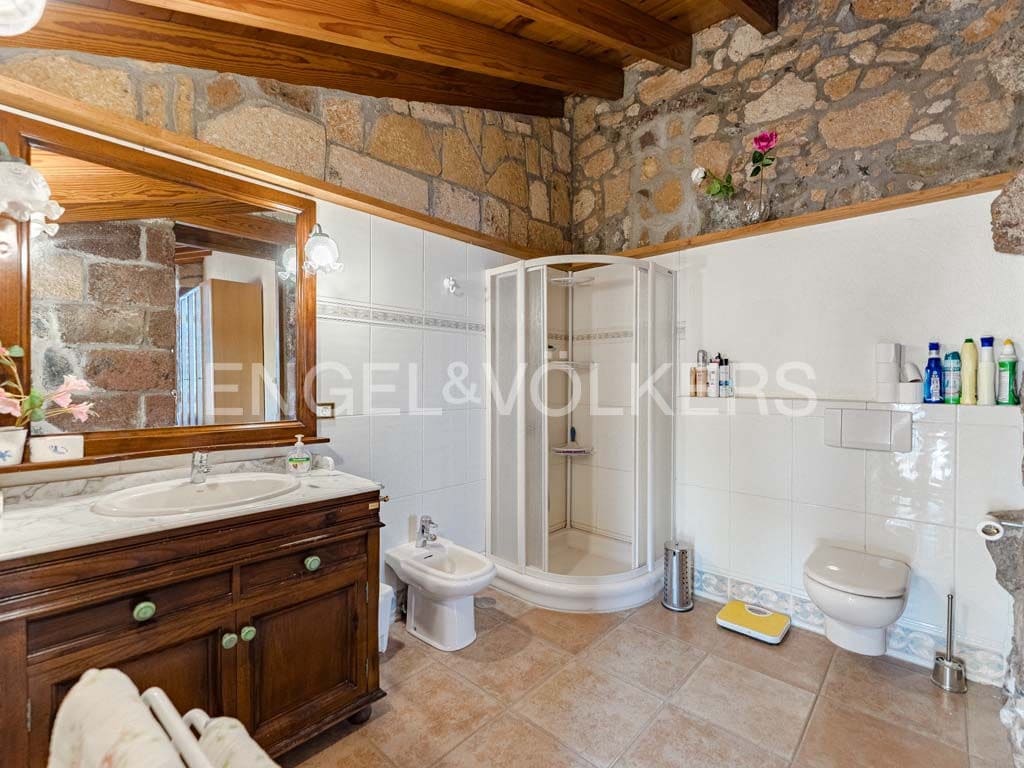 3 bedroom Villa for sale in Arona with pool garage - € 2,800,000 (Ref: 10113292)
