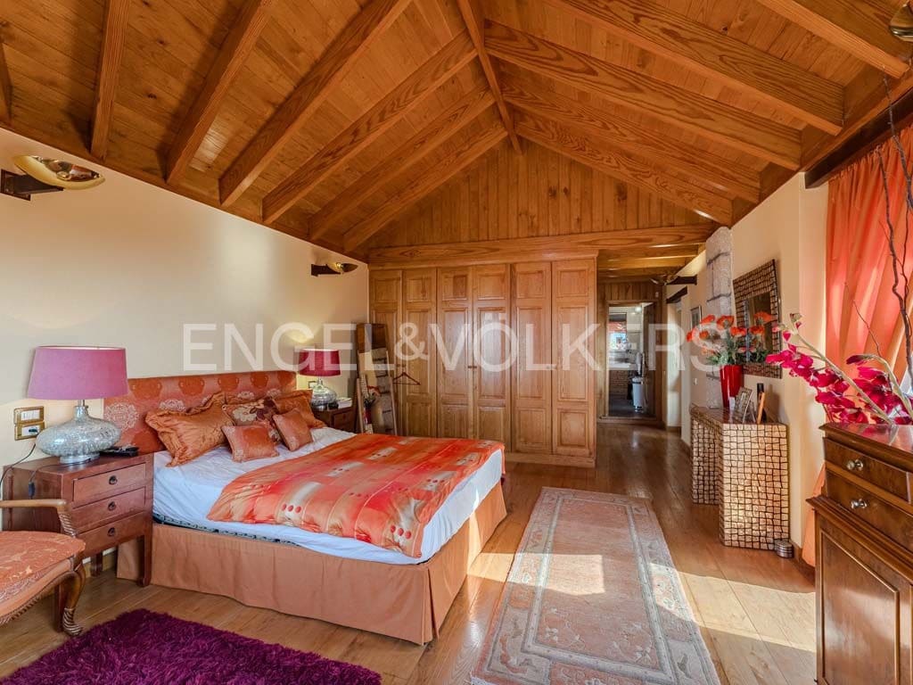 3 bedroom Villa for sale in Arona with pool garage - € 2,800,000 (Ref: 10113292)