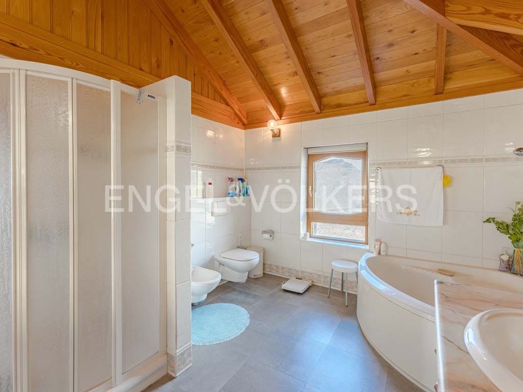3 bedroom Villa for sale in Arona with pool garage - € 2,800,000 (Ref: 10113292)