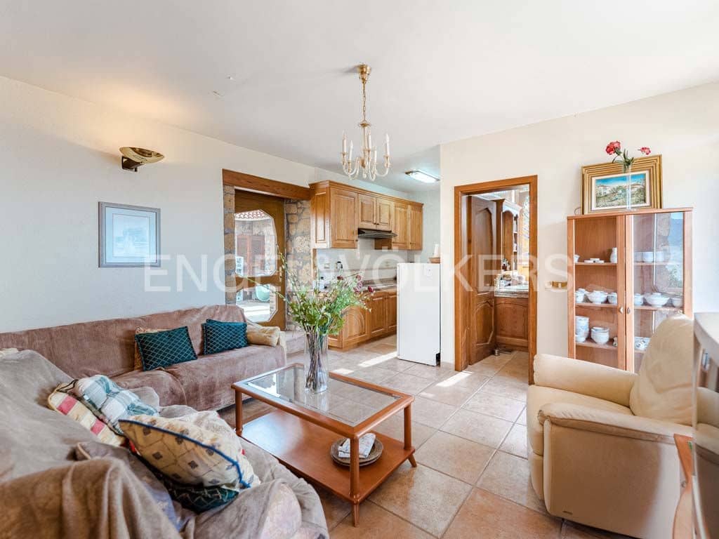 3 bedroom Villa for sale in Arona with pool garage - € 2,800,000 (Ref: 10113292)