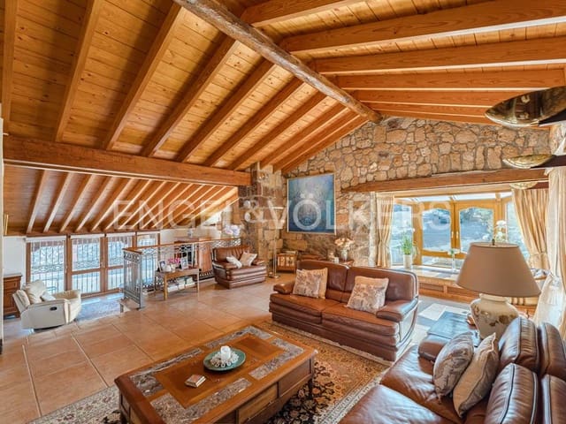3 bedroom Villa for sale in Arona with pool garage - € 2,800,000 (Ref: 10113292)