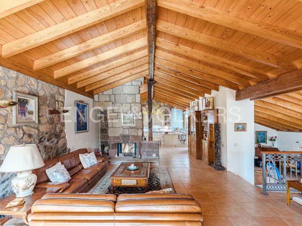 3 bedroom Villa for sale in Arona with pool garage - € 2,800,000 (Ref: 10113292)