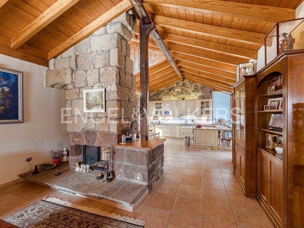 3 bedroom Villa for sale in Arona with pool garage - € 2,800,000 (Ref: 10113292)