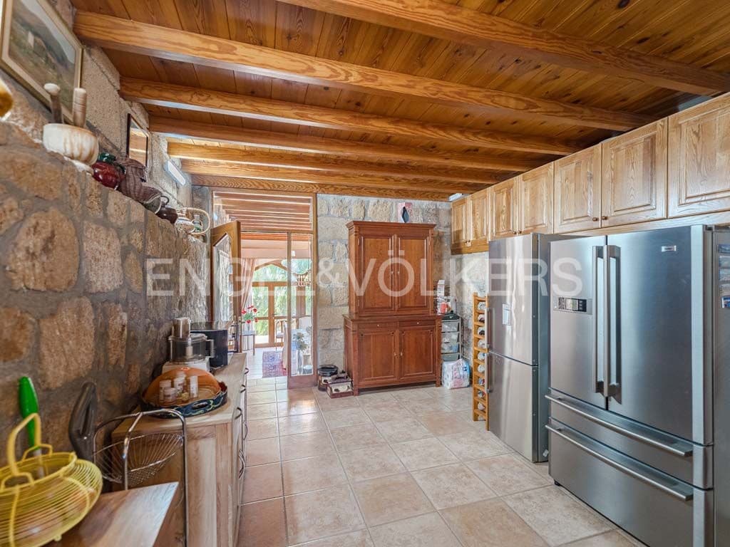 3 bedroom Villa for sale in Arona with pool garage - € 2,800,000 (Ref: 10113292)