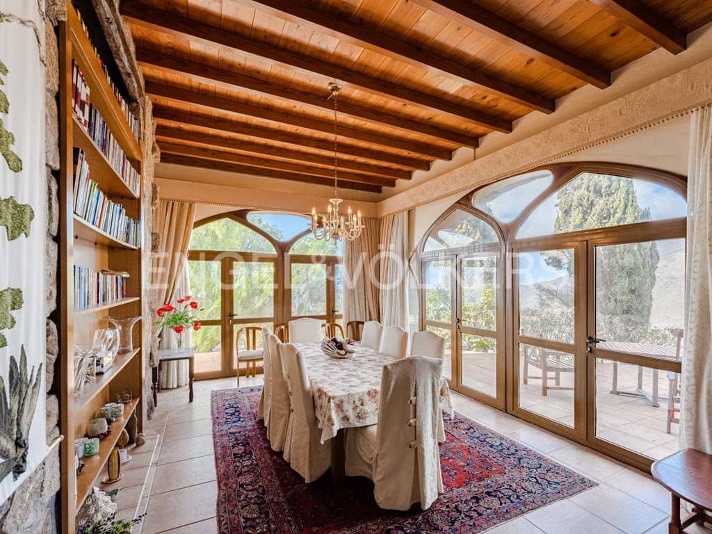 3 bedroom Villa for sale in Arona with pool garage - € 2,800,000 (Ref: 10113292)