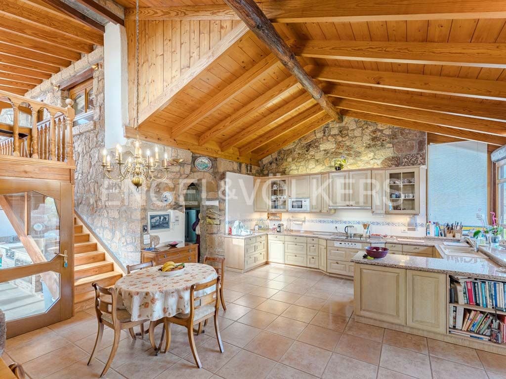 3 bedroom Villa for sale in Arona with pool garage - € 2,800,000 (Ref: 10113292)
