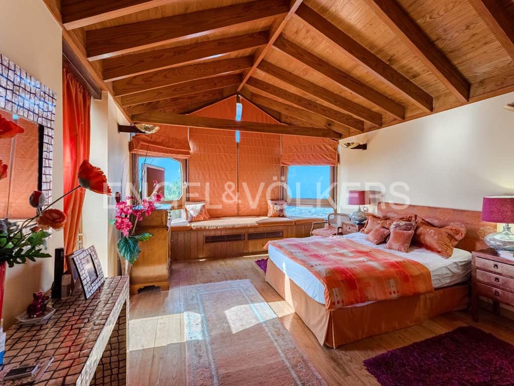 3 bedroom Villa for sale in Arona with pool garage - € 2,800,000 (Ref: 10113292)