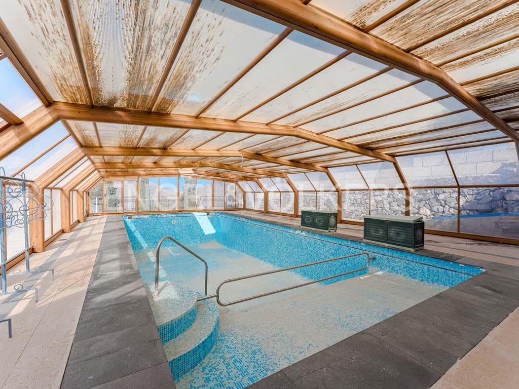 3 bedroom Villa for sale in Arona with pool garage - € 2,800,000 (Ref: 10113292)