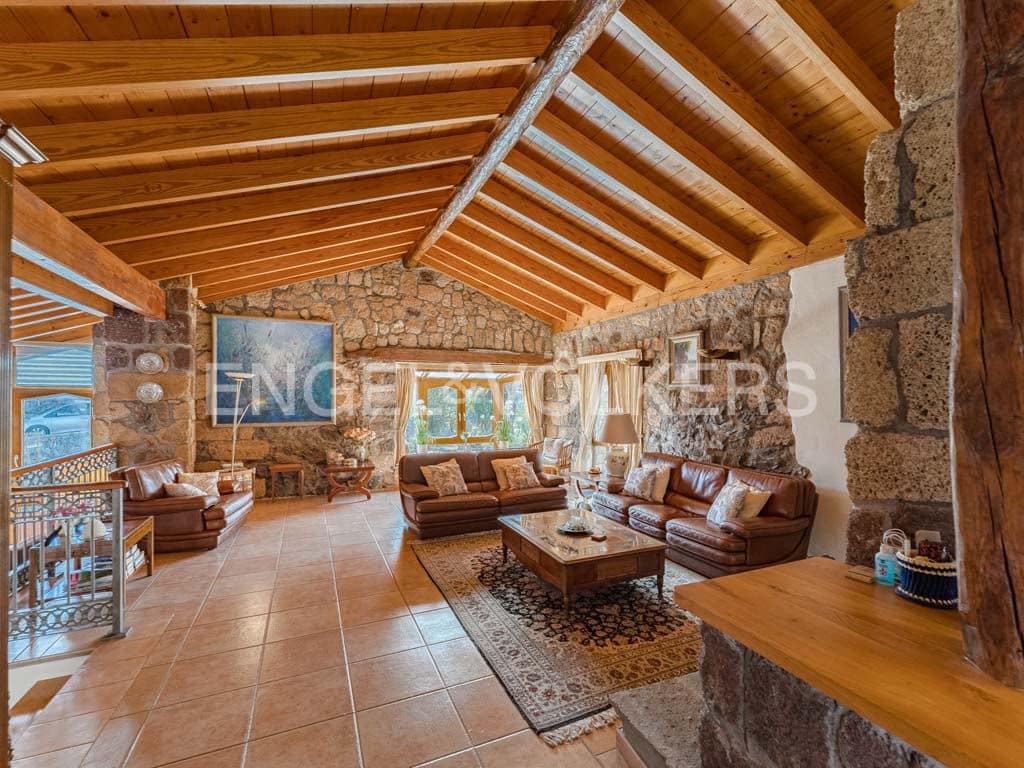 3 bedroom Villa for sale in Arona with pool garage - € 2,800,000 (Ref: 10113292)