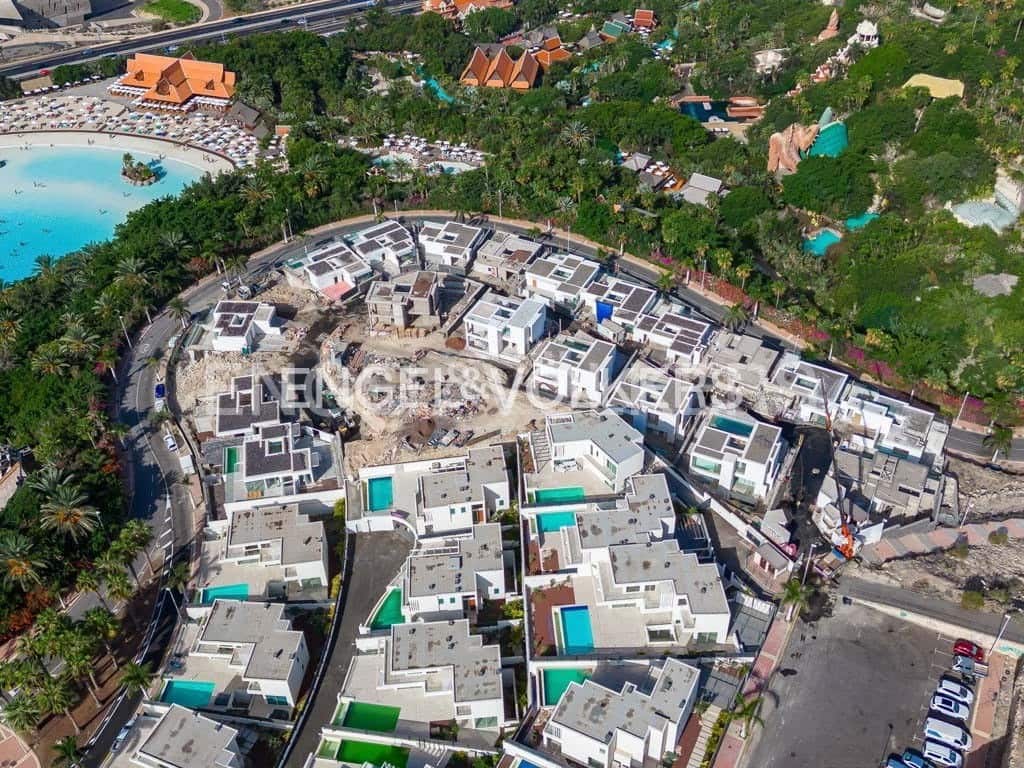 3 bedroom Villa for sale in Costa Adeje with pool - € 2,700,000 (Ref: 7019838)