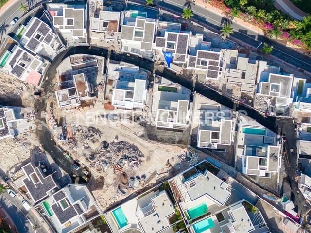 3 bedroom Villa for sale in Costa Adeje, Adeje with pool - € 2,700,000 (Ref: 7019838)