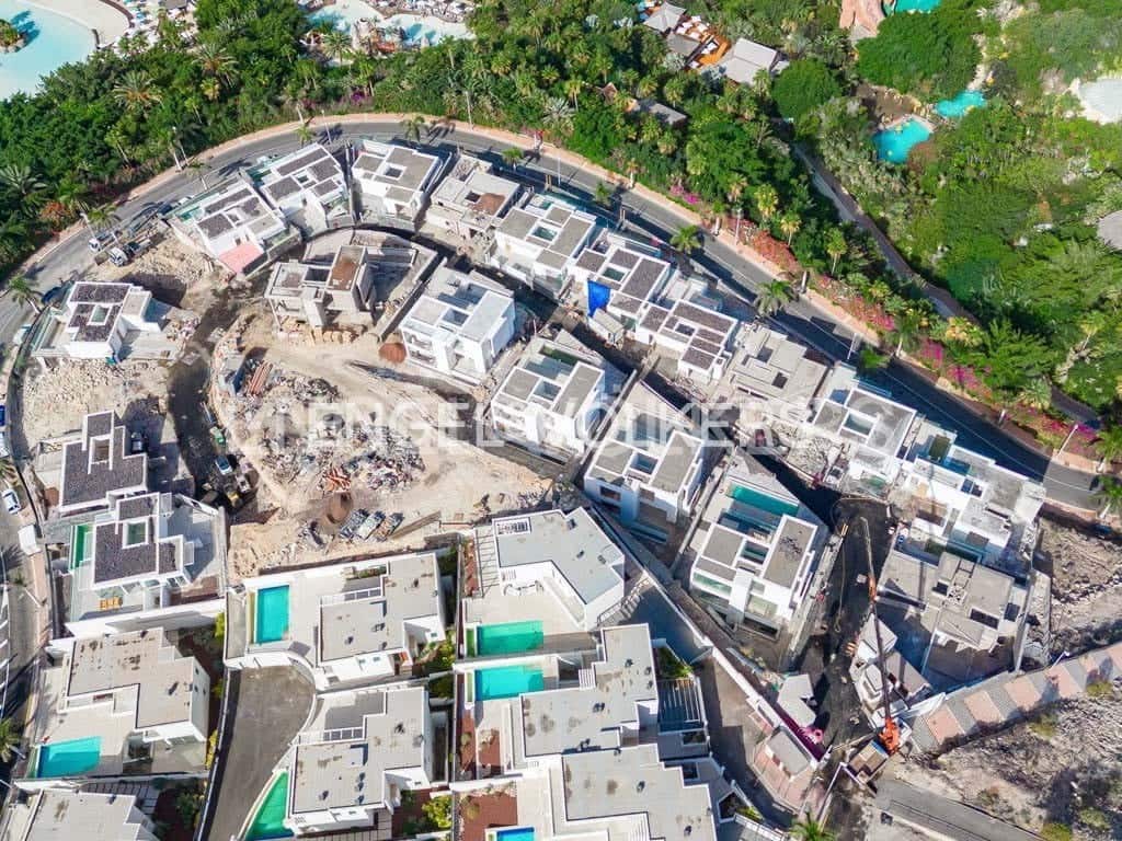 3 bedroom Villa for sale in Costa Adeje with pool - € 2,700,000 (Ref: 7019838)