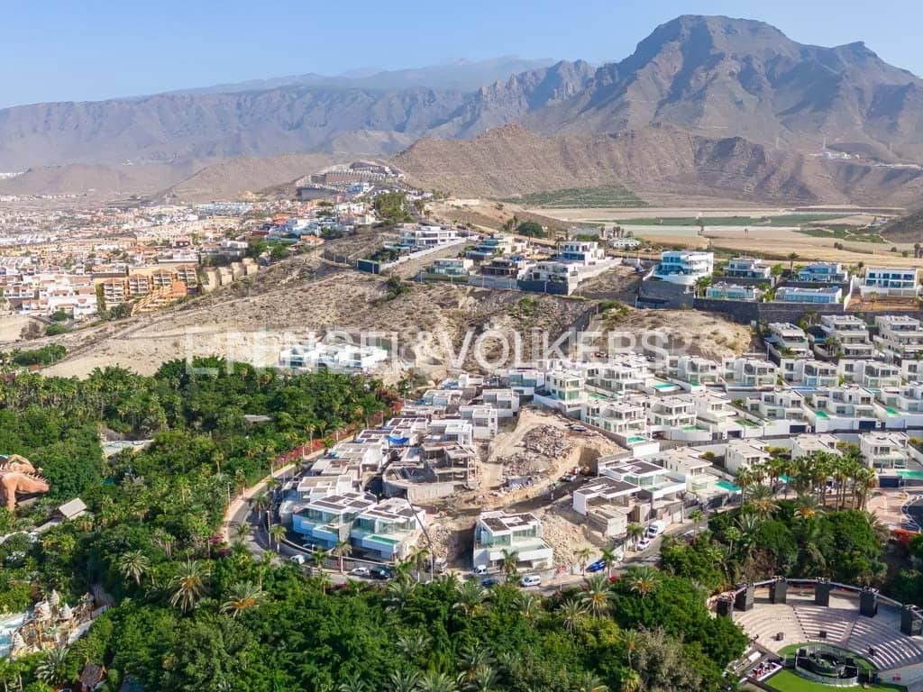 3 bedroom Villa for sale in Costa Adeje with pool - € 2,700,000 (Ref: 7019838)