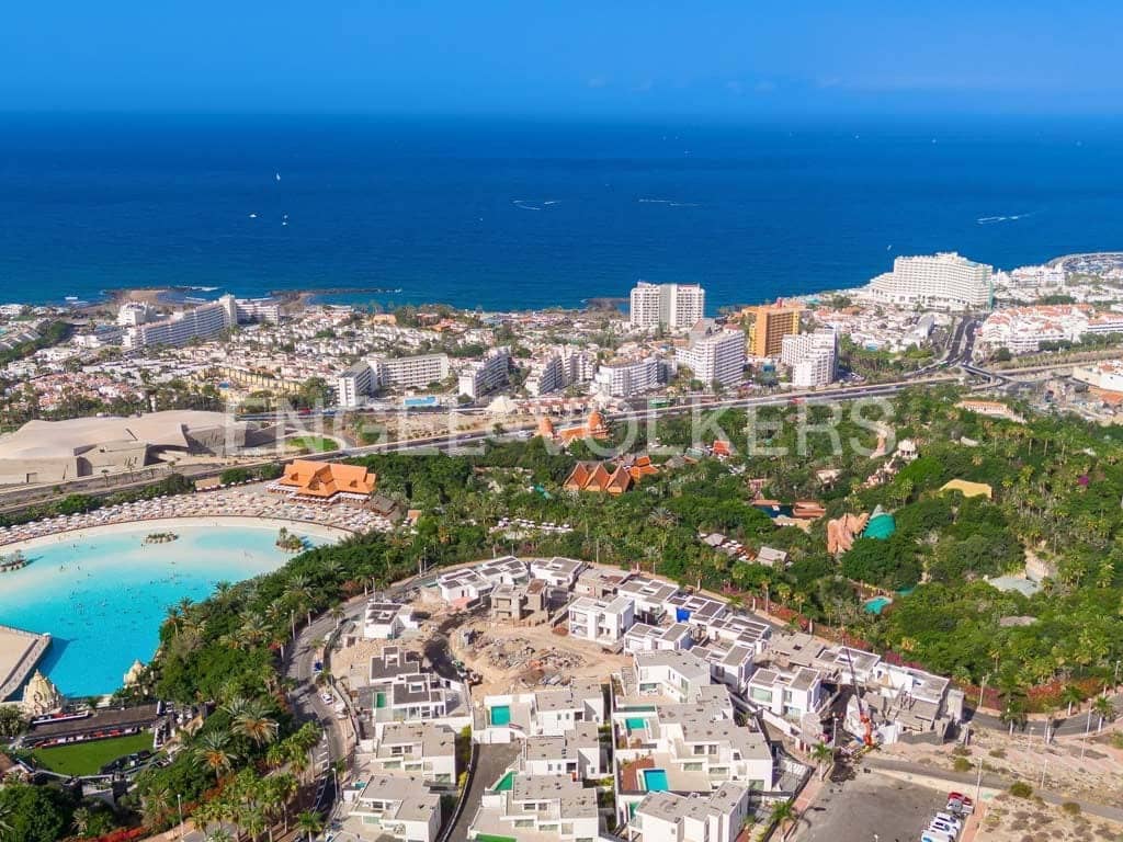 3 bedroom Villa for sale in Costa Adeje with pool - € 2,700,000 (Ref: 7019838)