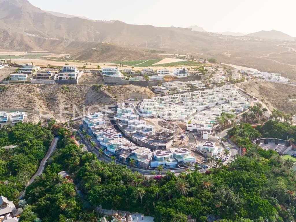 3 bedroom Villa for sale in Costa Adeje with pool - € 2,700,000 (Ref: 7019838)