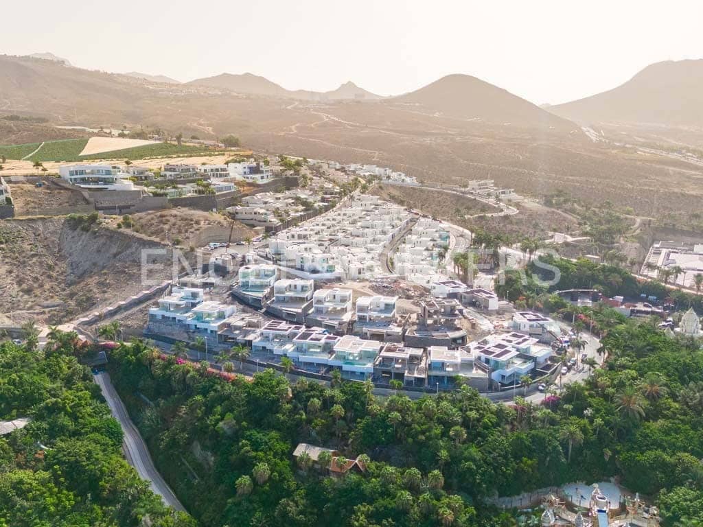 3 bedroom Villa for sale in Costa Adeje with pool - € 2,700,000 (Ref: 7019838)