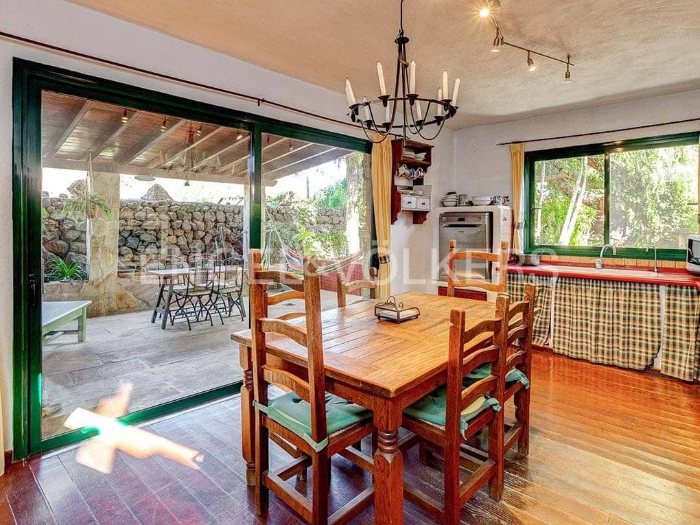 4 soveværelse Villa til salg i Charco del Pino med garage - € 489.000 (Ref: 7143265)