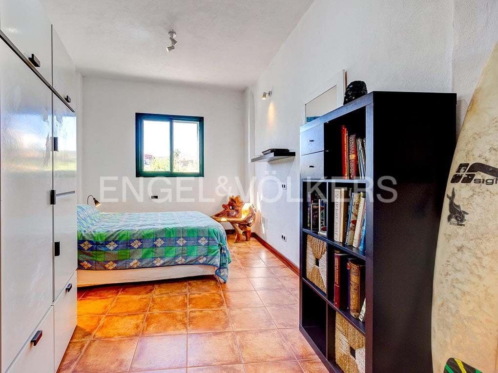 4 soveværelse Villa til salg i Charco del Pino med garage - € 489.000 (Ref: 7143265)