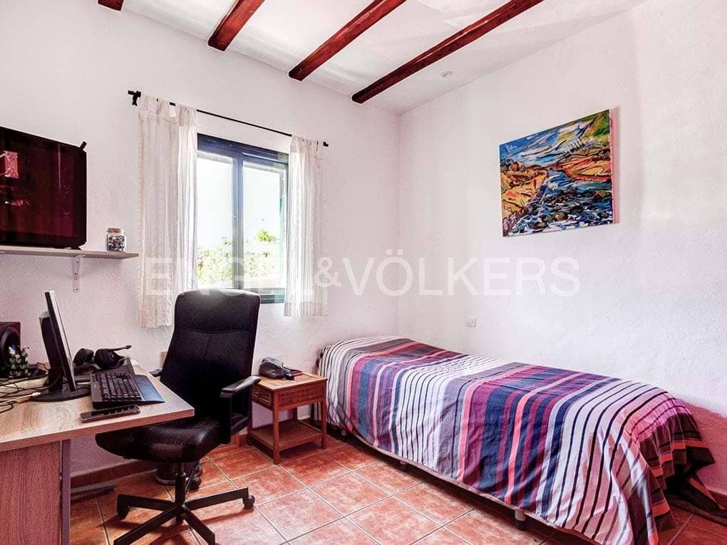 4 soveværelse Villa til salg i Charco del Pino med garage - € 489.000 (Ref: 7143265)