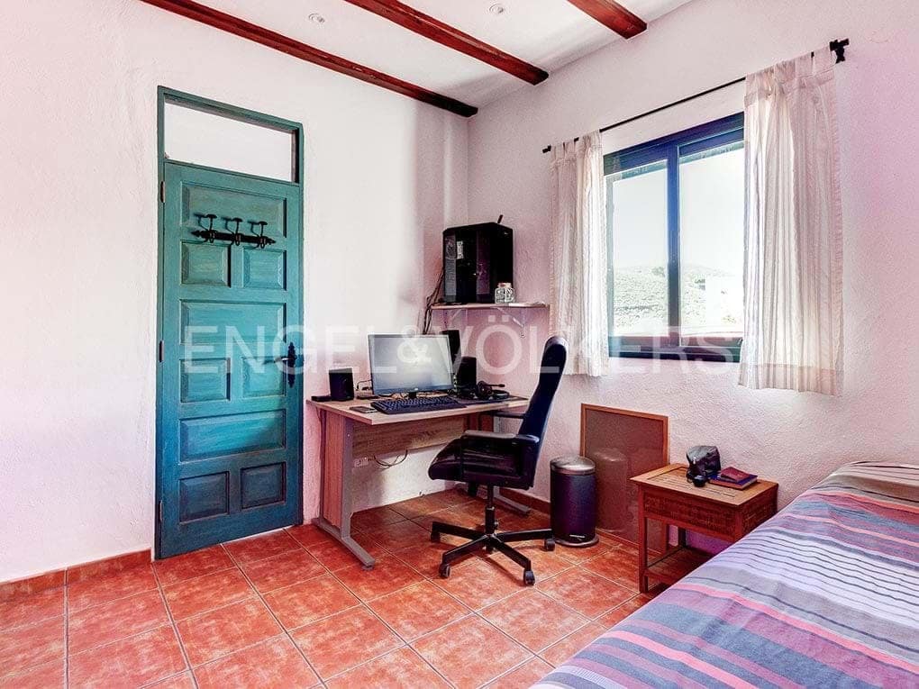 4 soveværelse Villa til salg i Charco del Pino med garage - € 489.000 (Ref: 7143265)