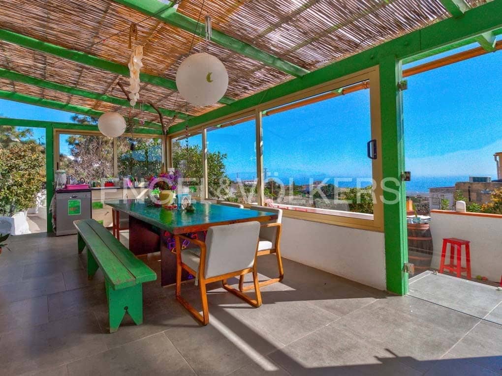 10 bedroom Villa for sale in Granadilla de Abona with garage - € 660,000 (Ref: 7430028)