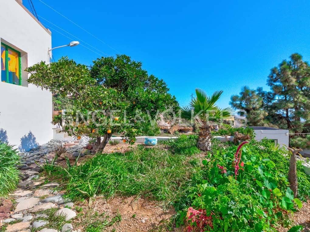 10 bedroom Villa for sale in Granadilla de Abona with garage - € 660,000 (Ref: 7430028)