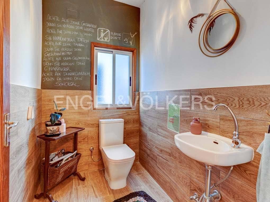 10 bedroom Villa for sale in Granadilla de Abona with garage - € 660,000 (Ref: 7430028)