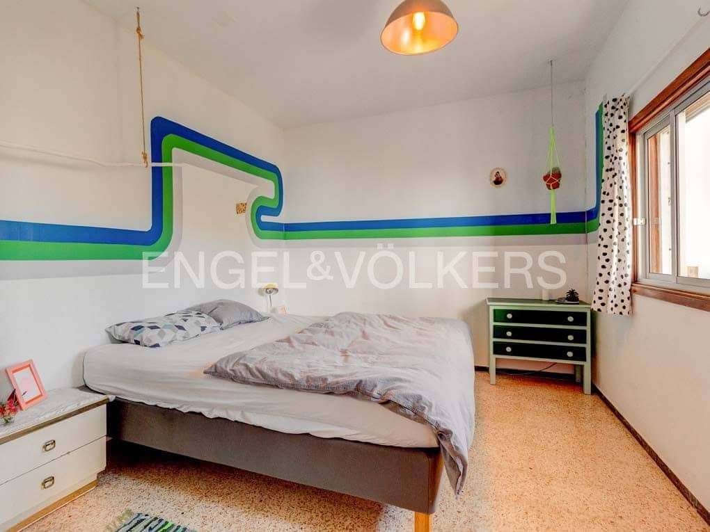 10 bedroom Villa for sale in Granadilla de Abona with garage - € 660,000 (Ref: 7430028)