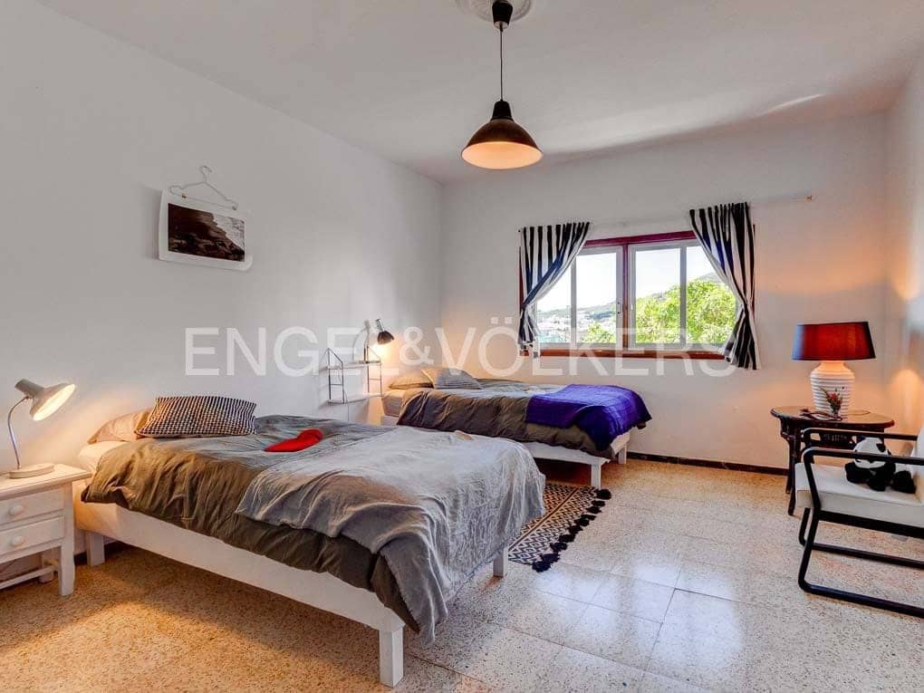 10 bedroom Villa for sale in Granadilla de Abona with garage - € 660,000 (Ref: 7430028)