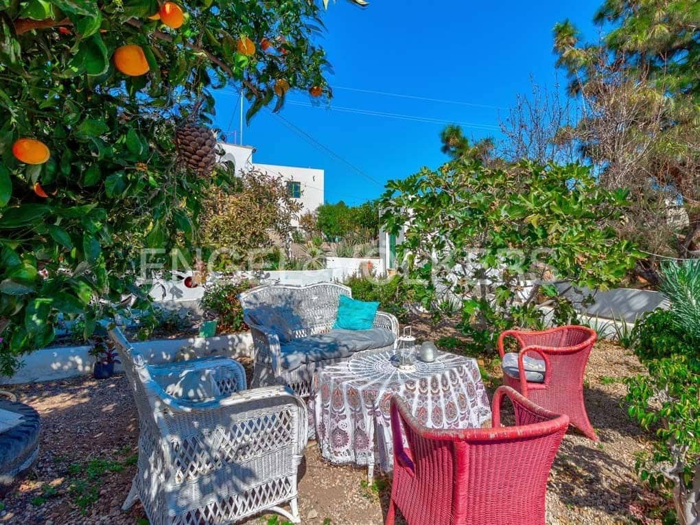 10 bedroom Villa for sale in Granadilla de Abona with garage - € 660,000 (Ref: 7430028)