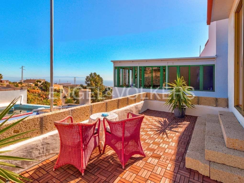 10 bedroom Villa for sale in Granadilla de Abona with garage - € 660,000 (Ref: 7430028)