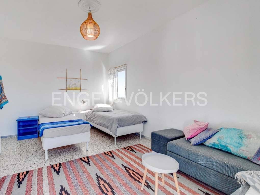 10 bedroom Villa for sale in Granadilla de Abona with garage - € 660,000 (Ref: 7430028)