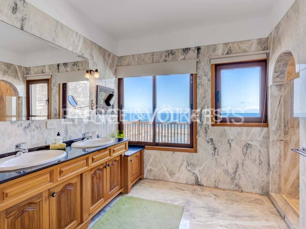 6 soveværelse Villa til salg i Los Gigantes med swimmingpool - € 3.900.000 (Ref: 7588652)