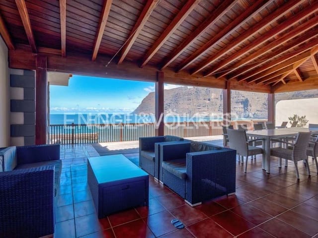 6 bedroom Villa for sale in Los Gigantes, Santiago del Teide with pool - € 3,900,000 (Ref: 7588652)