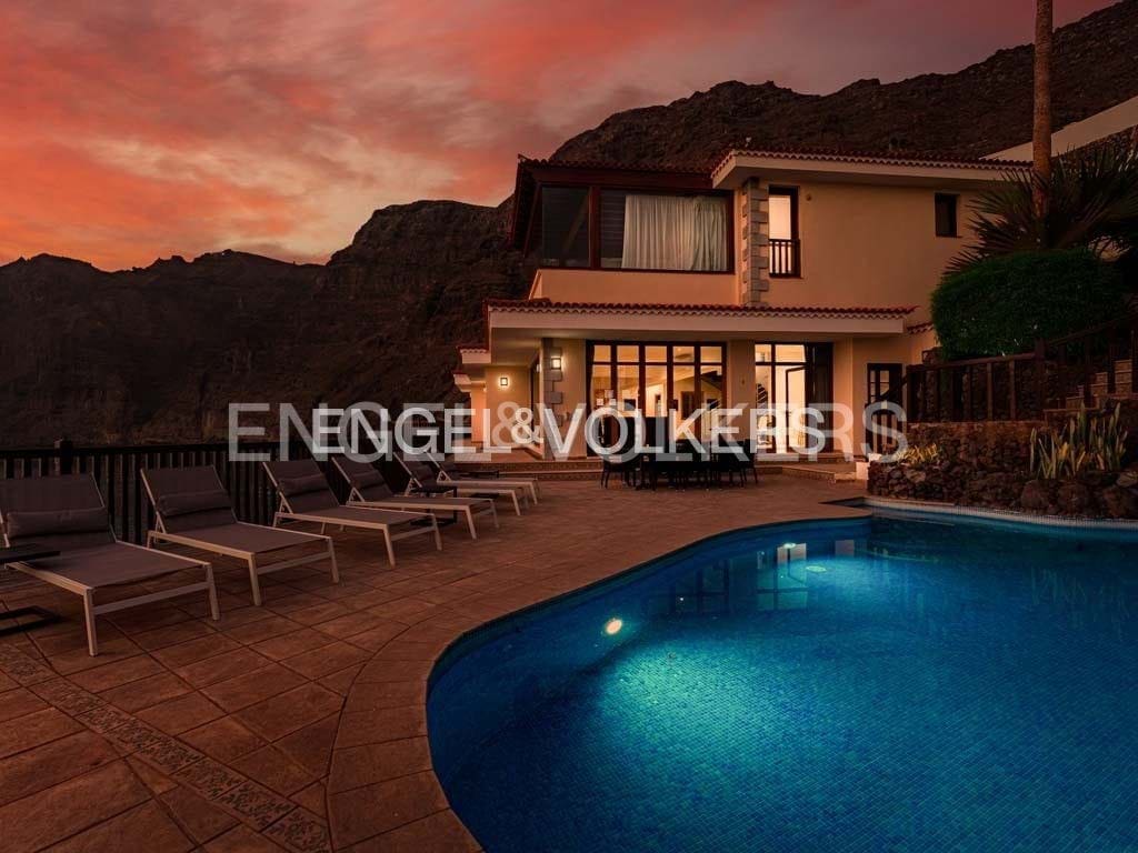 6 soveværelse Villa til salg i Los Gigantes med swimmingpool - € 3.900.000 (Ref: 7588652)