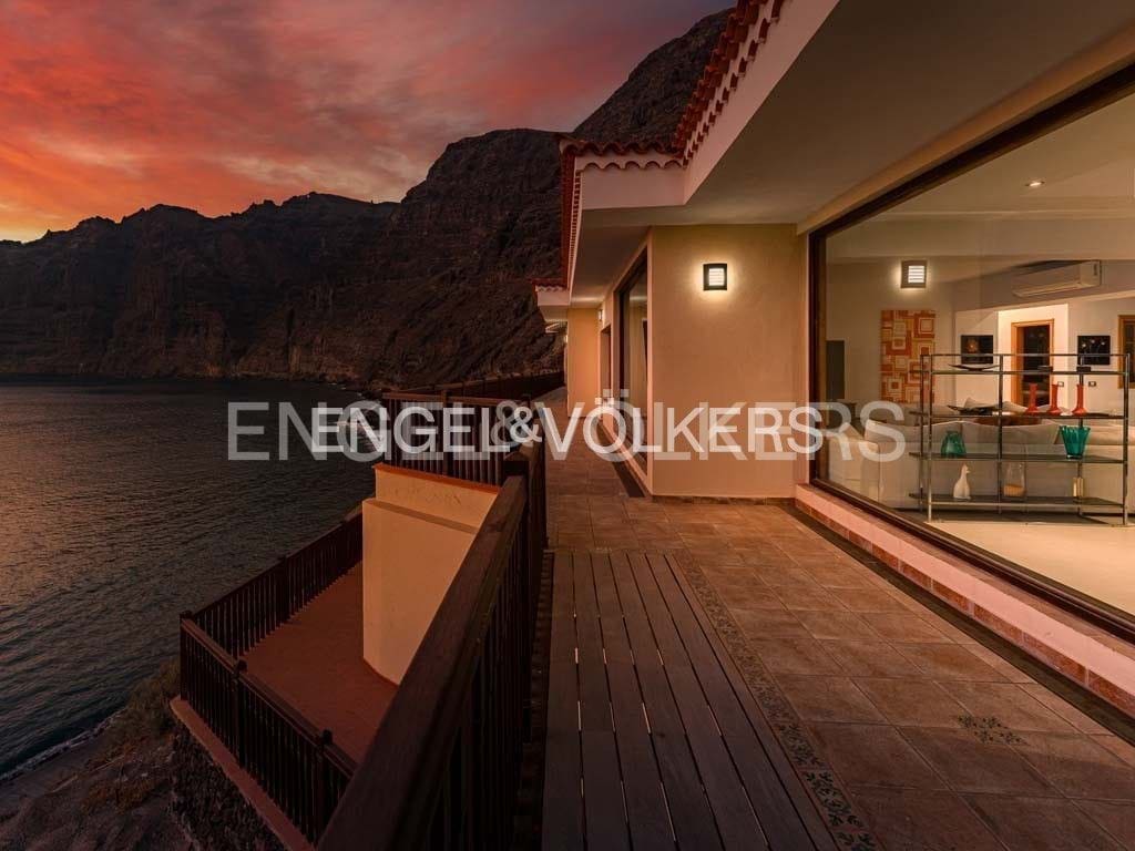 6 soveværelse Villa til salg i Los Gigantes med swimmingpool - € 3.900.000 (Ref: 7588652)